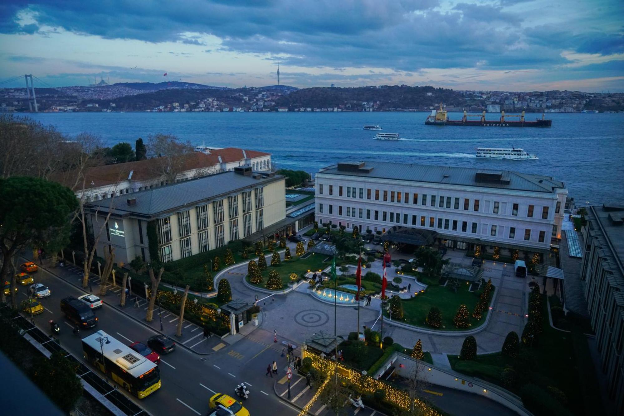 Four Views & * İstanbul